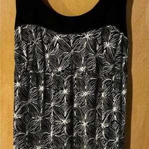 Black and White Patterned Sleeveless Blouse